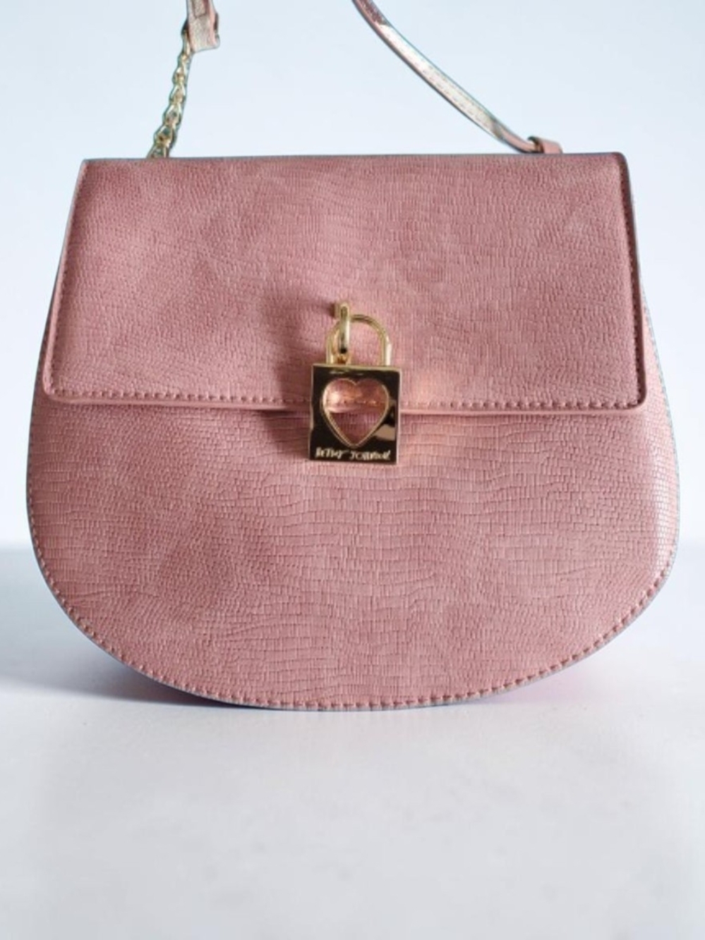💕 Betsey Johnson Pink Croc Embossed Heart Lock Crossbody Saddle Bag - Picture 3 of 5